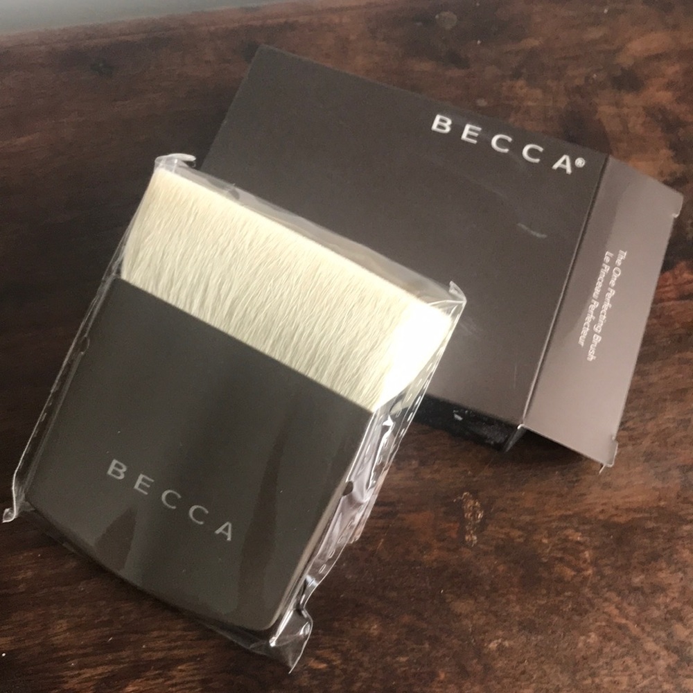 Becca The One Perfecting Brush, NWT